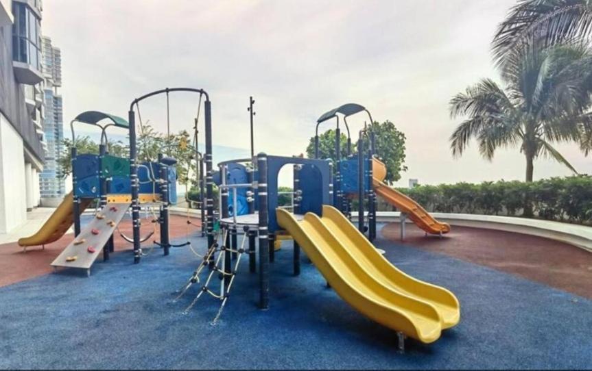Almas Suites Poolview Netflix 100Mbps Bystay Nusajaya  Exterior foto