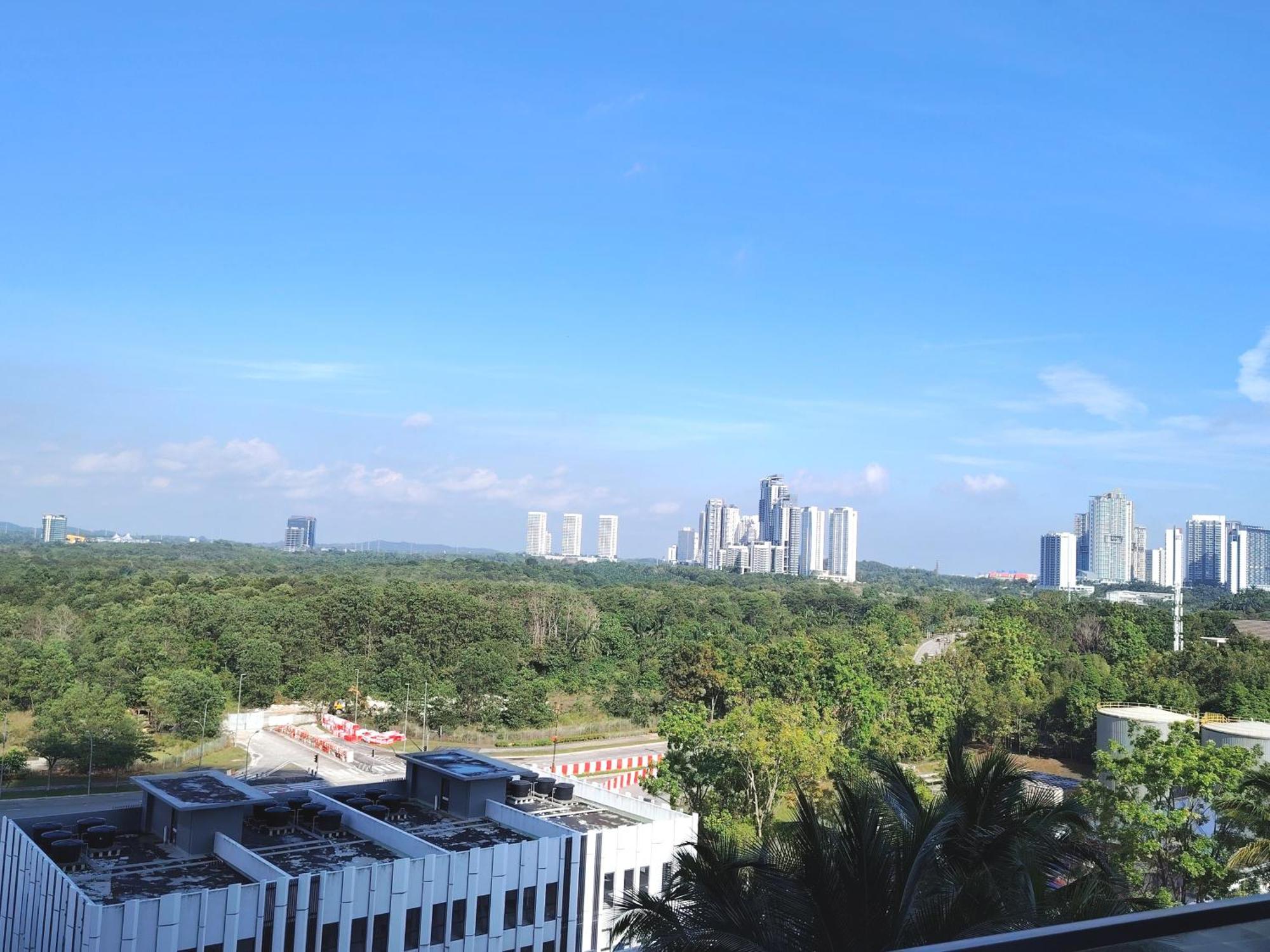 Almas Suites Poolview Netflix 100Mbps Bystay Nusajaya  Exterior foto